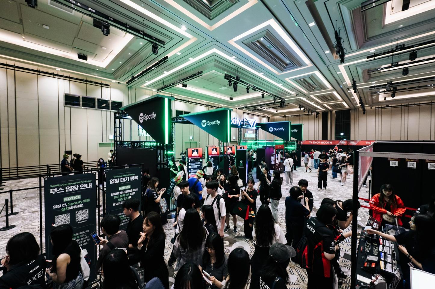 [Photo 3] A glimpse of the LCK event zone, where various fanengagement activities took place (2025)